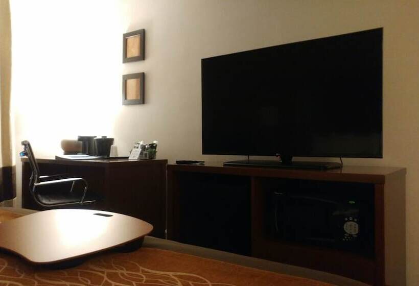 בית מלון כפרי Comfort Inn Airport