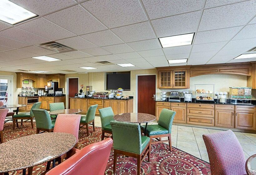 בית מלון כפרי Comfort Suites Airport