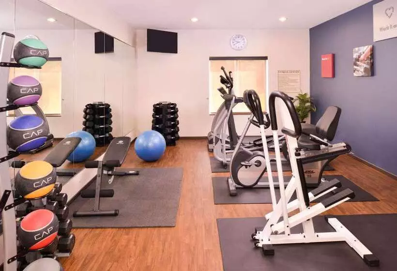 호텔 Comfort Suites