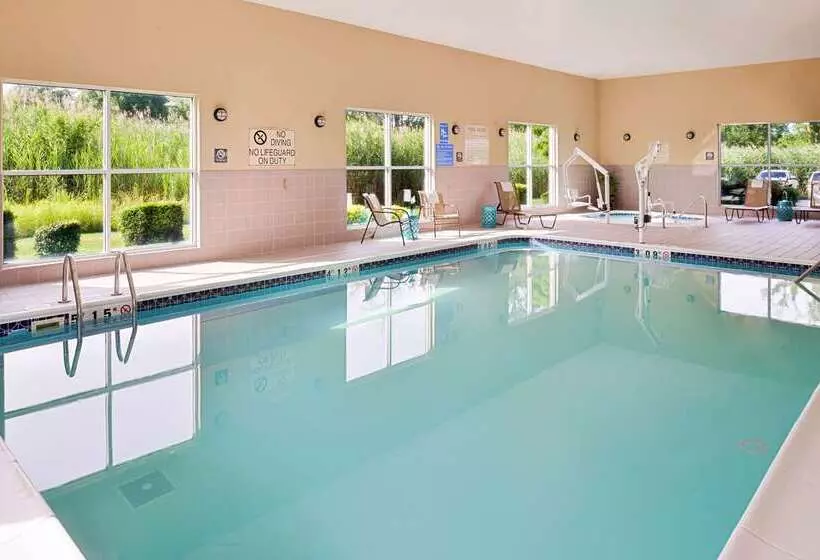 호텔 Comfort Suites