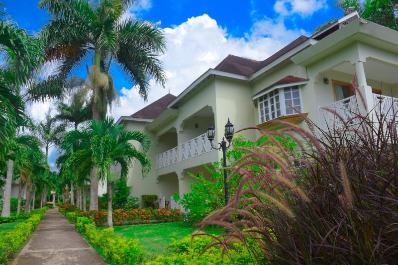 هتل Coral Seas Beach Resort