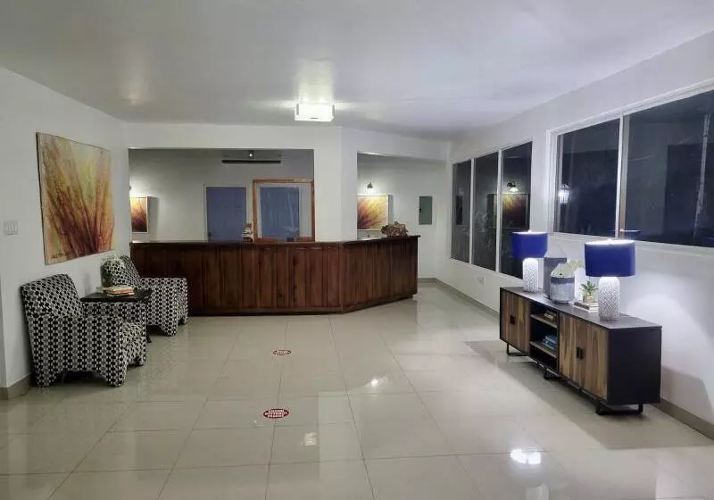 酒店 Coral Seas Beach Resort