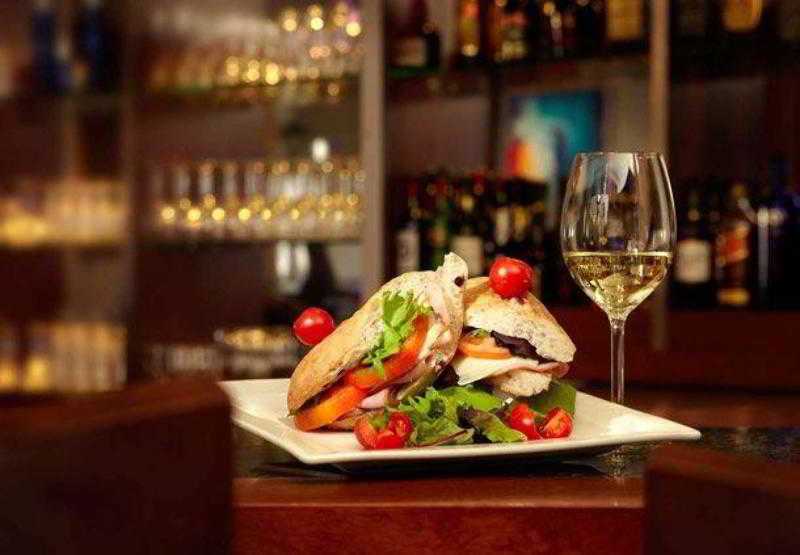 فندق Fairfield Inn & Suites By Marriott Montreal Airport