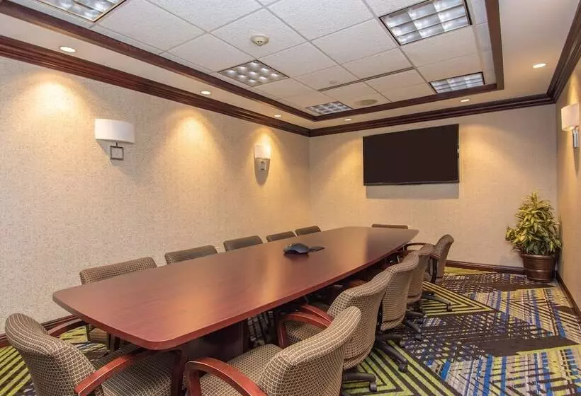 Hotelli Holiday Inn Express And Suites Springfield Medical District, An Ihg