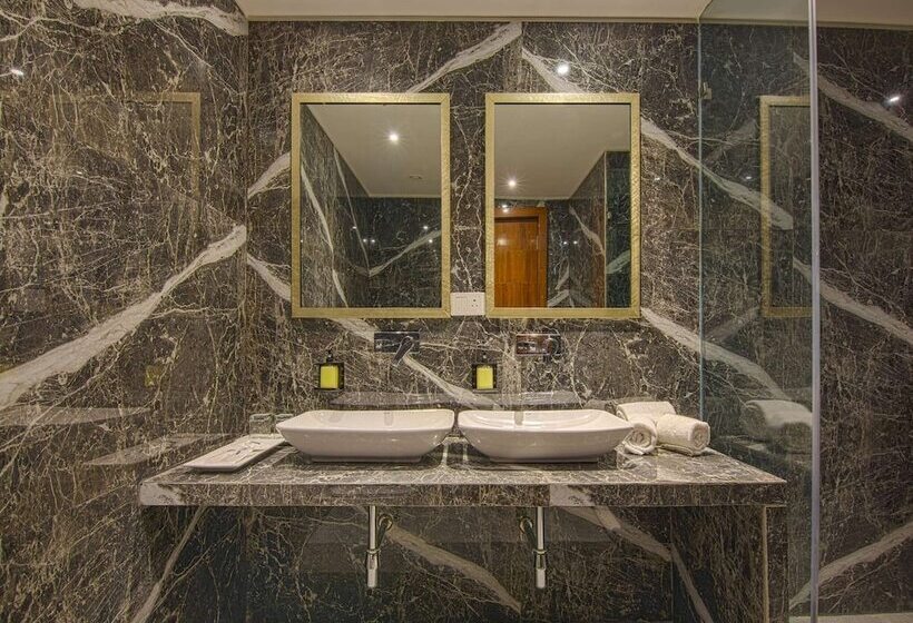 בית מלון כפרי Hrj Sarovar Portico Indore