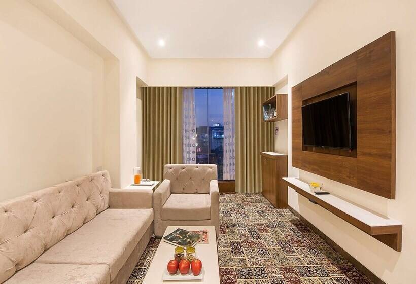 בית מלון כפרי Hrj Sarovar Portico Indore