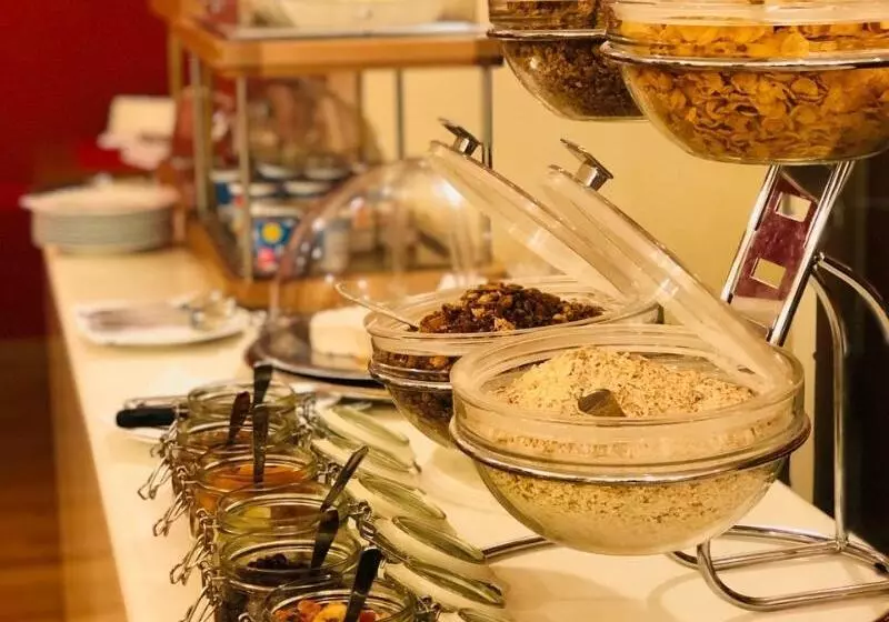 هتل La Cour Des Augustins