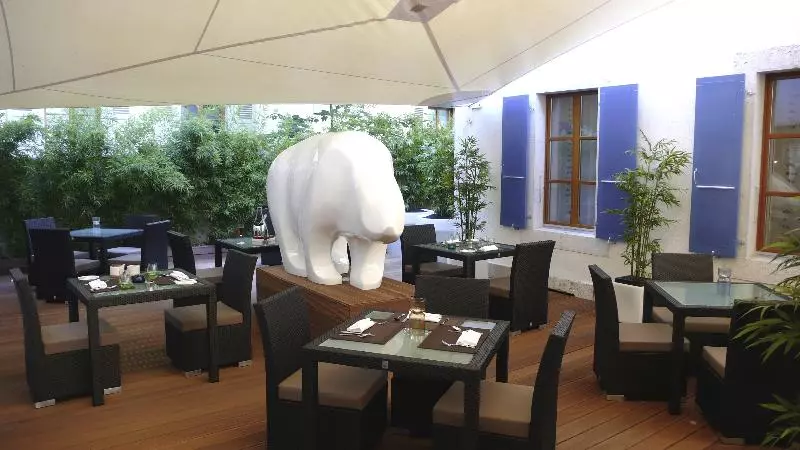 هتل La Cour Des Augustins