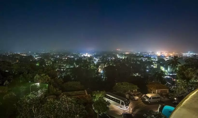 ホテル The Lady Hill