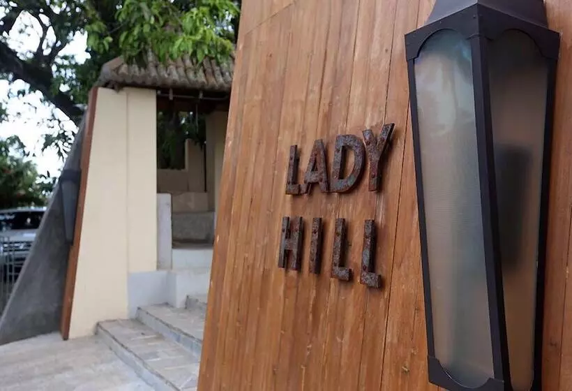 ホテル The Lady Hill