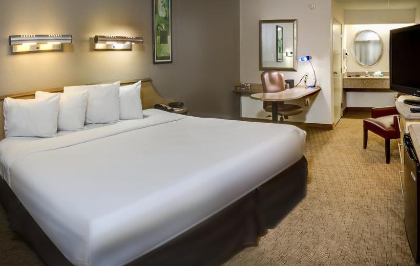 فندق Midpointe By Rosen S & Resorts