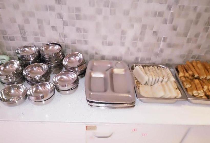 酒店 7 Days Premium·zaozhuang High Speed Railway Station Guangming Xi Road