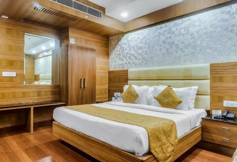 ホテル Kalka Royal