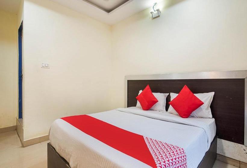 בית מלון כפרי Oyo 74206 Ssr Residency