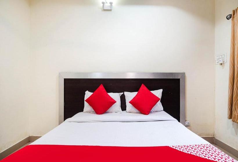 בית מלון כפרי Oyo 74206 Ssr Residency