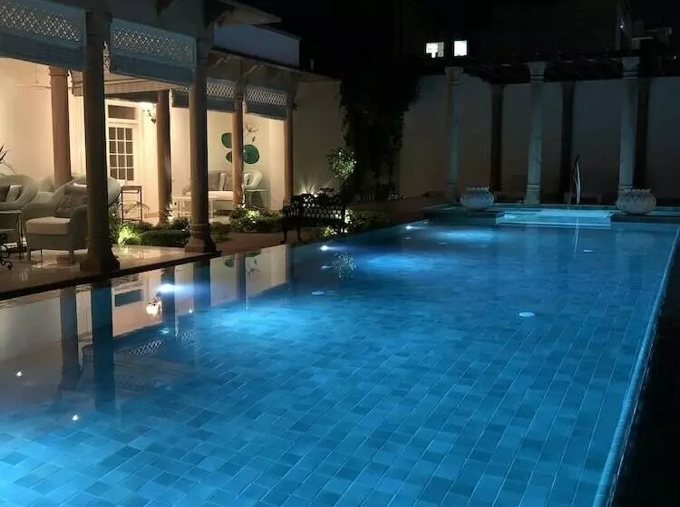 هتل The Rohet House