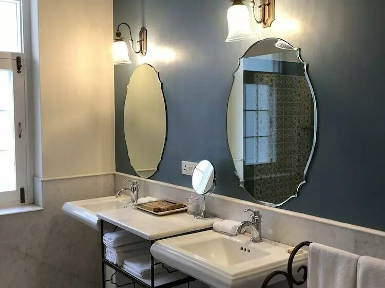 هتل The Rohet House