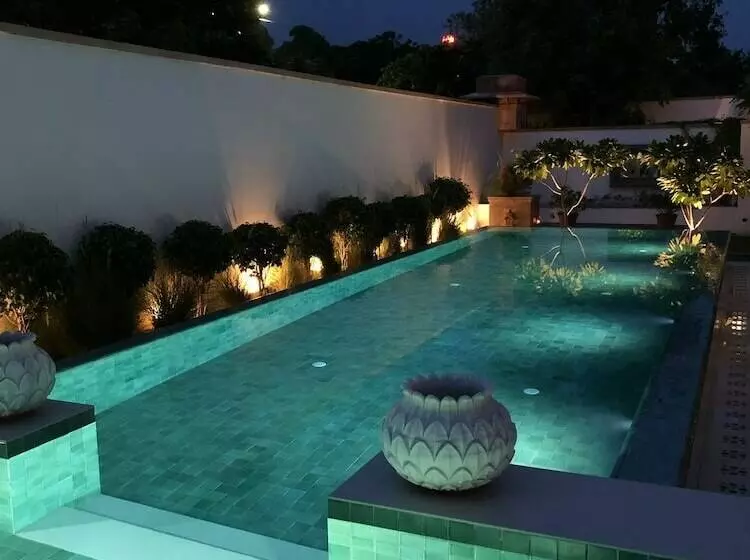 هتل The Rohet House