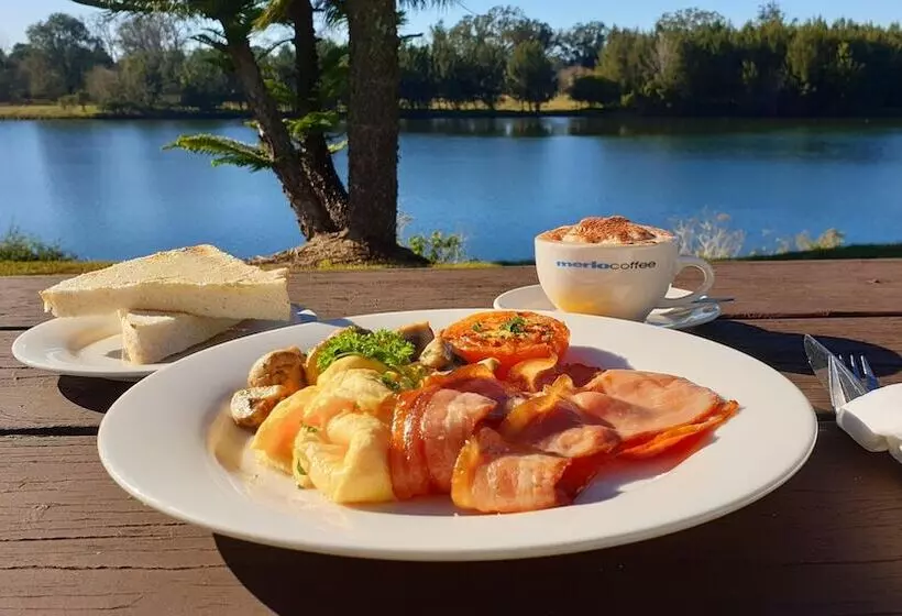 モーテル Moon River Motor Inn