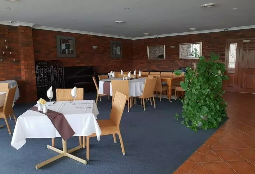 モーテル Moon River Motor Inn