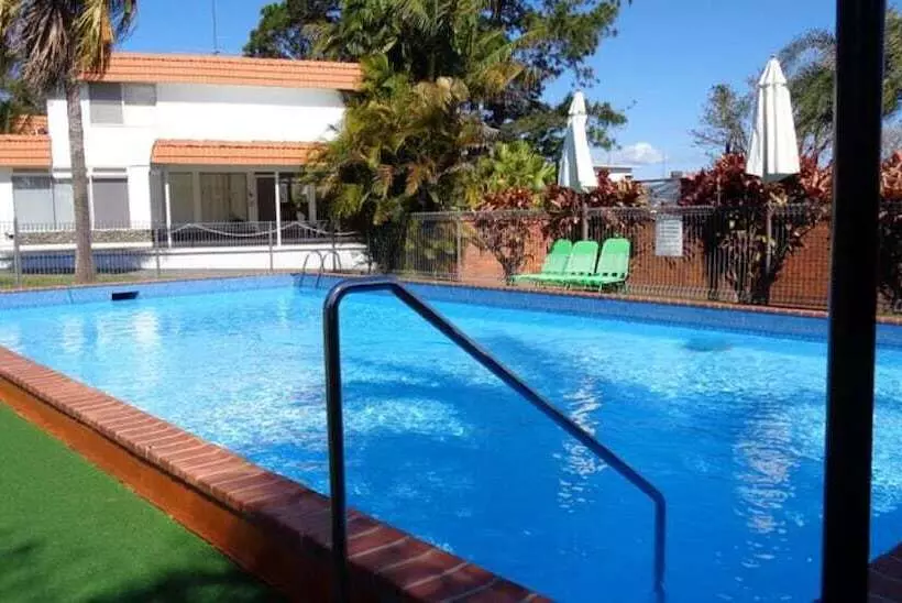 モーテル Moon River Motor Inn