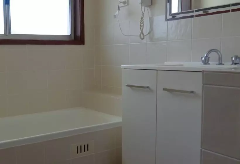 モーテル Moon River Motor Inn