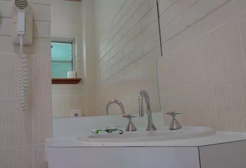 モーテル Moon River Motor Inn