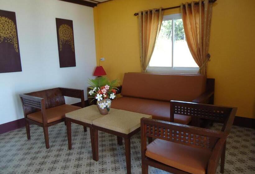 הוסטל Sea Breeze House, Naiplao Beach