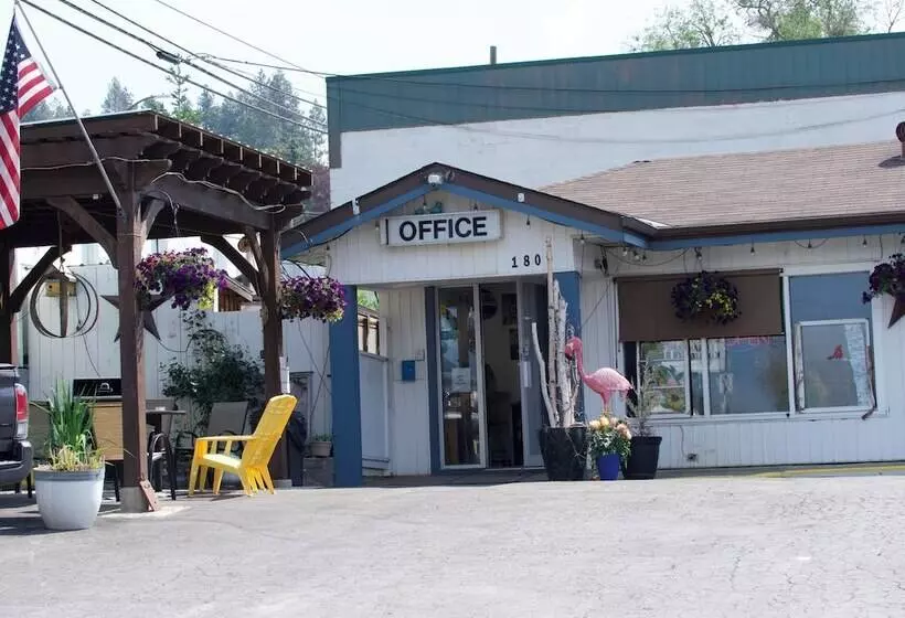 Creston Valley Motel