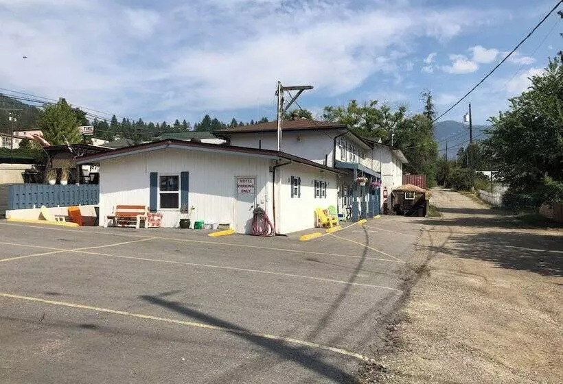 Creston Valley Motel