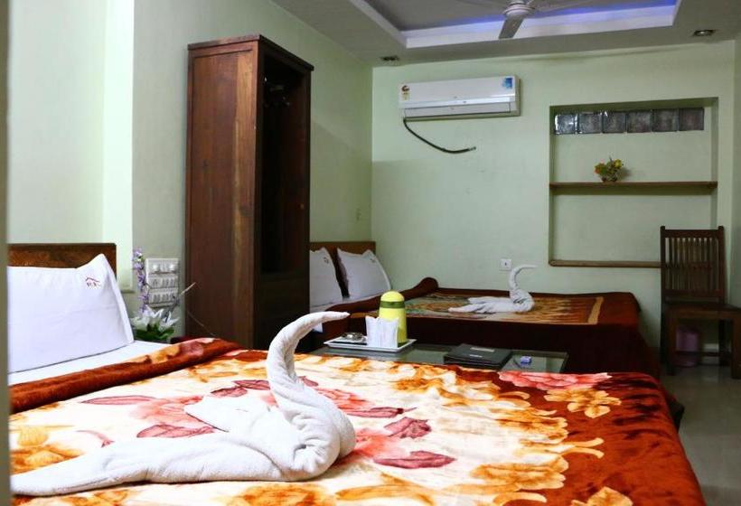 ホテル R K Excellency