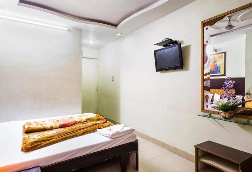 ホテル R K Excellency