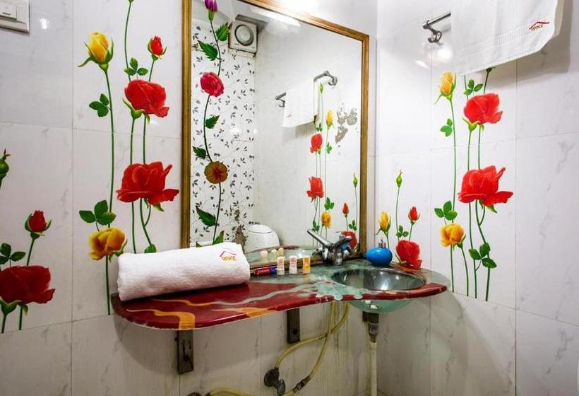 ホテル R K Excellency