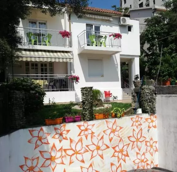 پانسیون Guest House Vila Bak