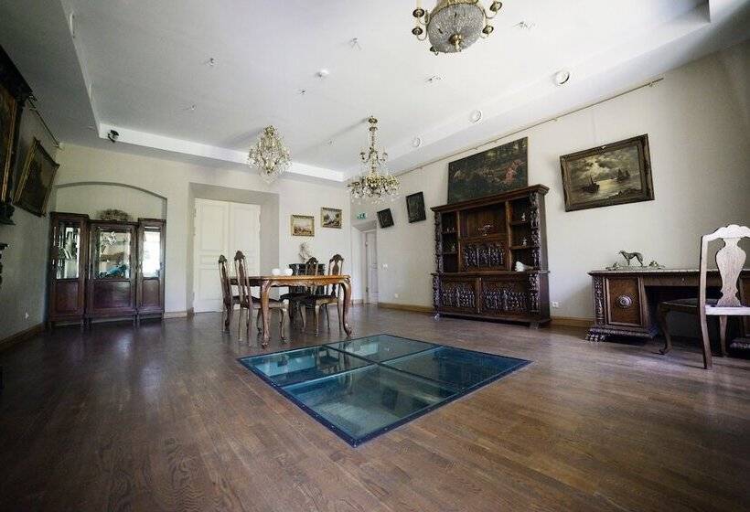 هتل Bistrampolis Manor