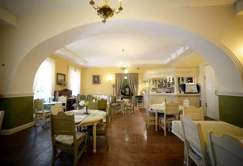 Hotel Bistrampolis Manor