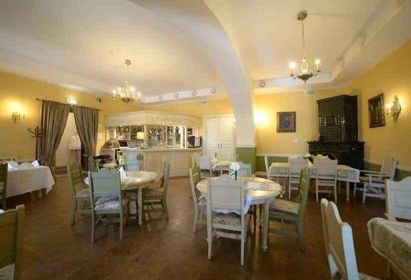 Hotel Bistrampolis Manor