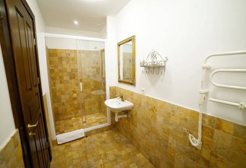 هتل Bistrampolis Manor