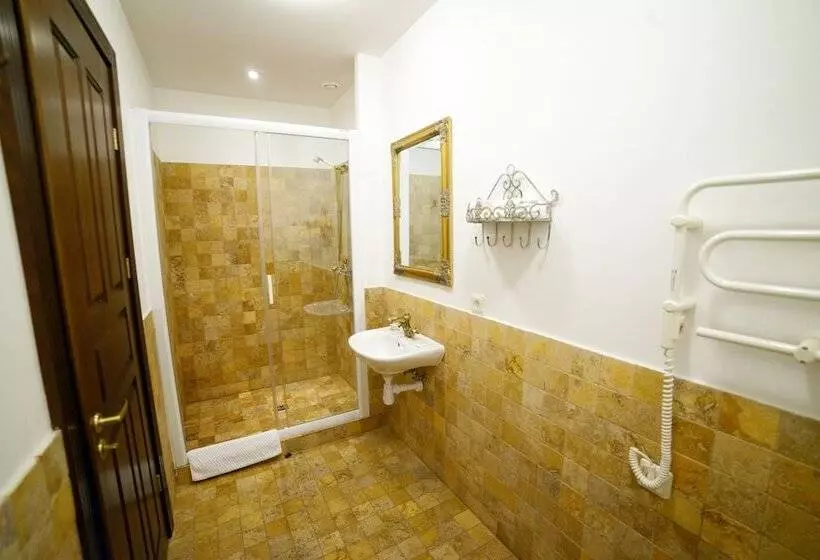 Hotel Bistrampolis Manor