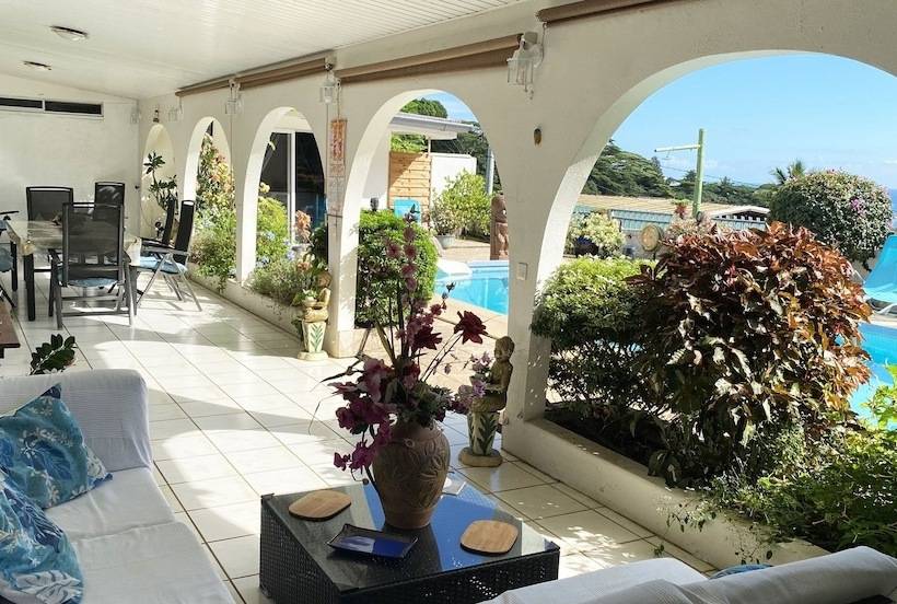 هتل Mahina's Lodge