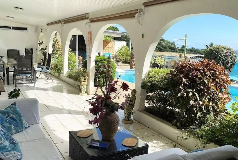 هتل Mahina's Lodge