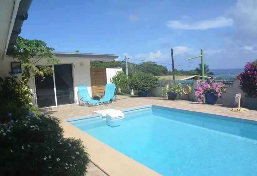 هتل Mahina's Lodge