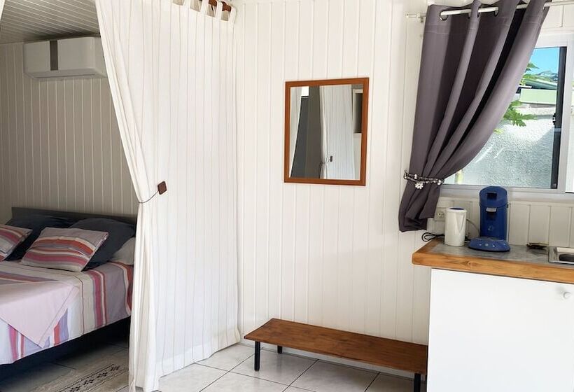 هتل Mahina's Lodge