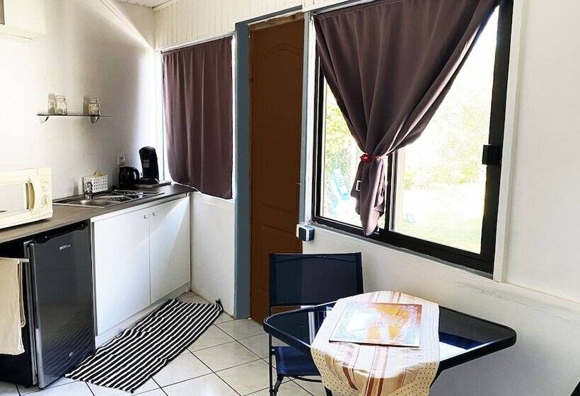 هتل Mahina's Lodge