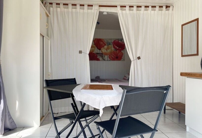 هتل Mahina's Lodge