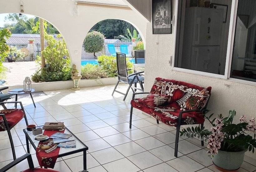 هتل Mahina's Lodge