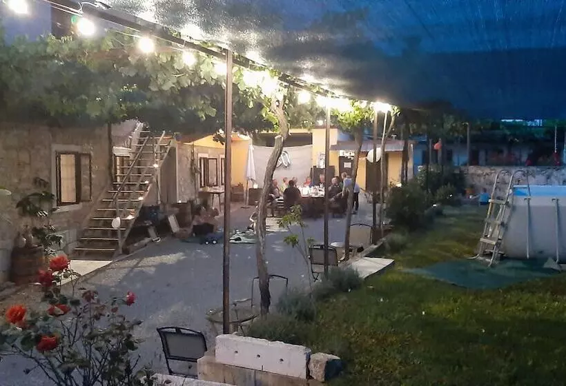 هتل Residence Muzica Bed And Breakfast