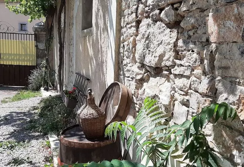 هتل Residence Muzica Bed And Breakfast