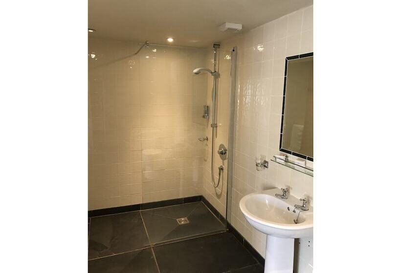 ホテル The Crown Inn