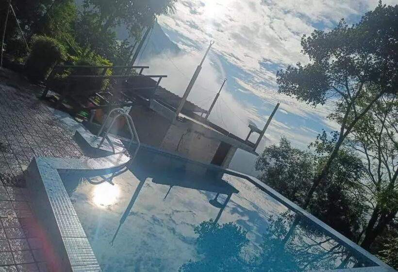 リゾートホテル Green Trees Munnar